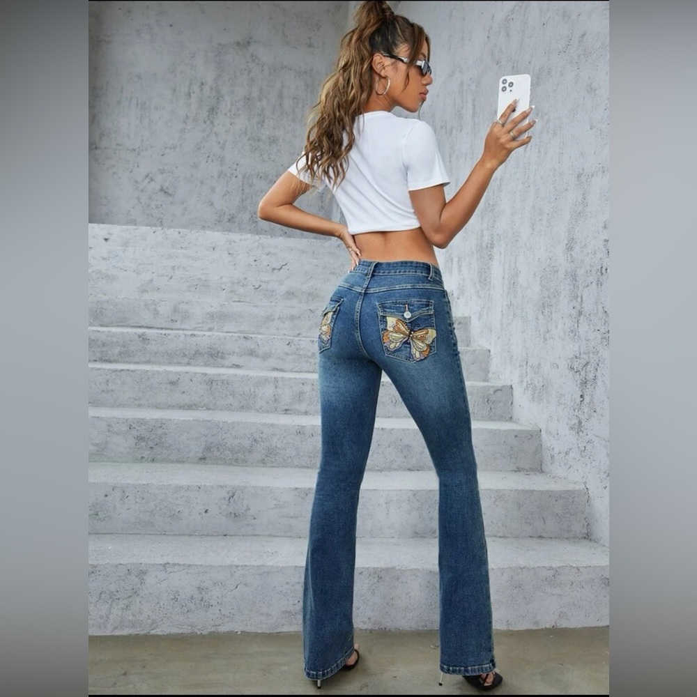 Appliqués Butterfly Rhinestone Flair Leg Jeans 🦋